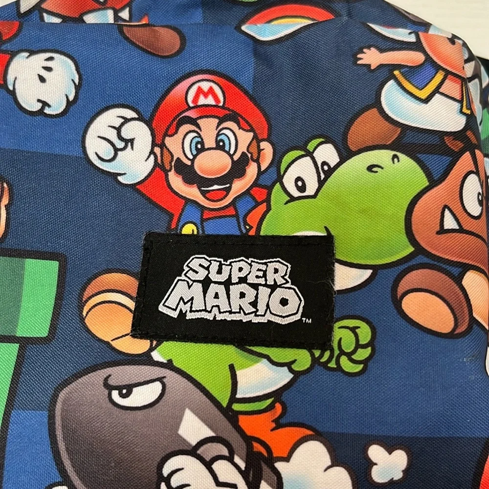 Super Mario backpack, Front zipper pocket. Exterior in excellent condition - Picture 4 of 10